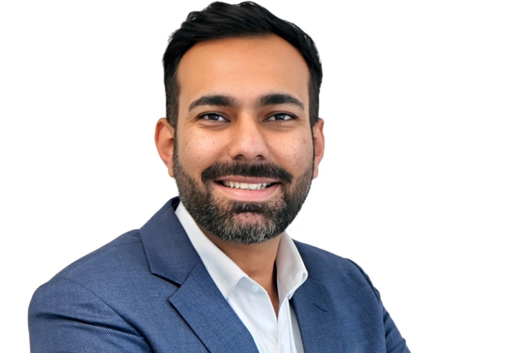 Umer Jawaid, Γενικός Διευθυντής Λειτουργιών στο εργοστάσιο της Παπαστράτος
