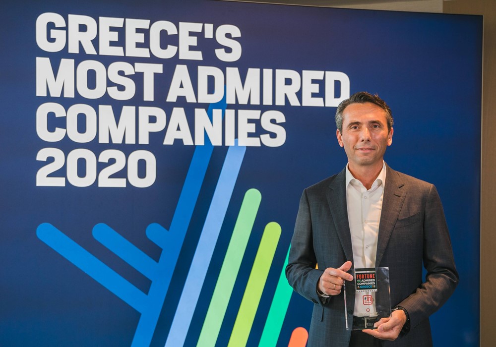 Ο Πρόεδρος και Διευθύνων Σύμβουλος της Παπαστράτος, Χρήστος Χαρπαντίδης, με το βραβείο της Most Admired Company Greece 2020