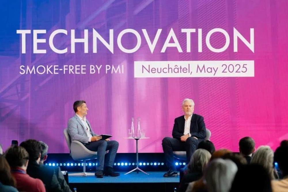 Aπό αριστερά: Tommaso Di Giovanni, Vice President Global Communications, Philip Morris International, Jacek Olczak, CEO Philip Morris International