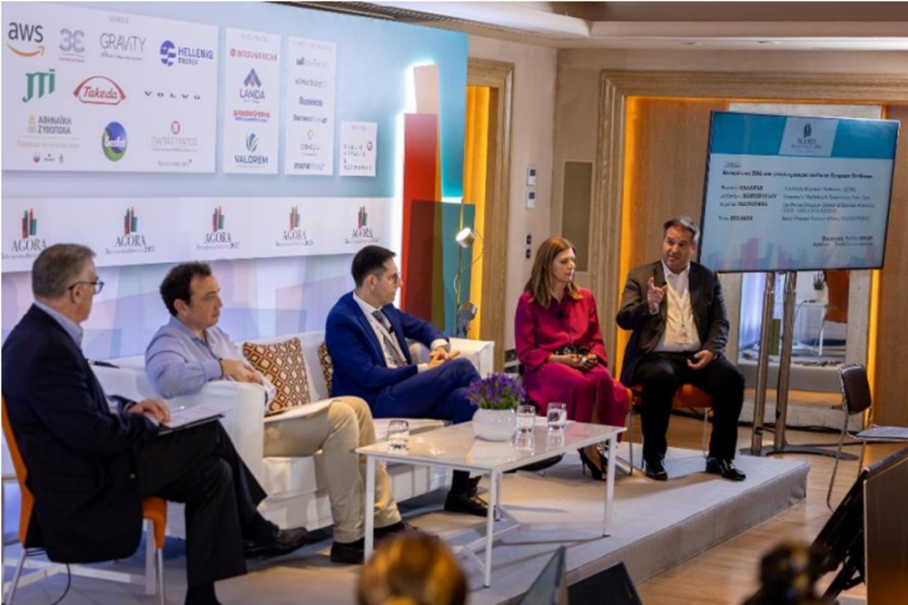 Από αριστερά: Βασίλης Λώλας (Ιδρυτής της in–Touch Communications), Αλέξανδρος Κωστηρόγλου (Επικεφαλής Marketing & Επικοινωνίας της Volvo Cars), Φερνάντο Καλλίγας (Διευθυντής Εταιρικών Υποθέσεων της ΔΕΣΦΑ), Αγγελική Πατρούμπα (Διευθύντρια Εταιρικών Σχέσεων & Βιώσιμης Ανάπτυξης της Coca–Cola Τρία Έψιλον), Τάσος Συκάκης (Διευθυντής Εταιρικών Υποθέσεων της Παπαστράτος)