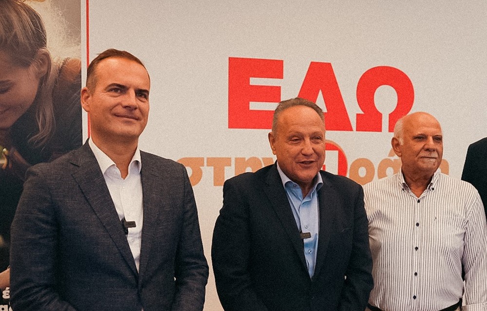 Ο Πρόεδρος και Διευθύνων Σύμβουλος της Παπαστράτος, Γιώργος Μαργώνης, ο Δήμαρχος Θεσσαλονίκης, Στέλιος Αγγελούδης και ο Αντιδήμαρχος Μέριμνας, για την τρίτη ηλικία, Λάζαρος Ζαχαριάδης