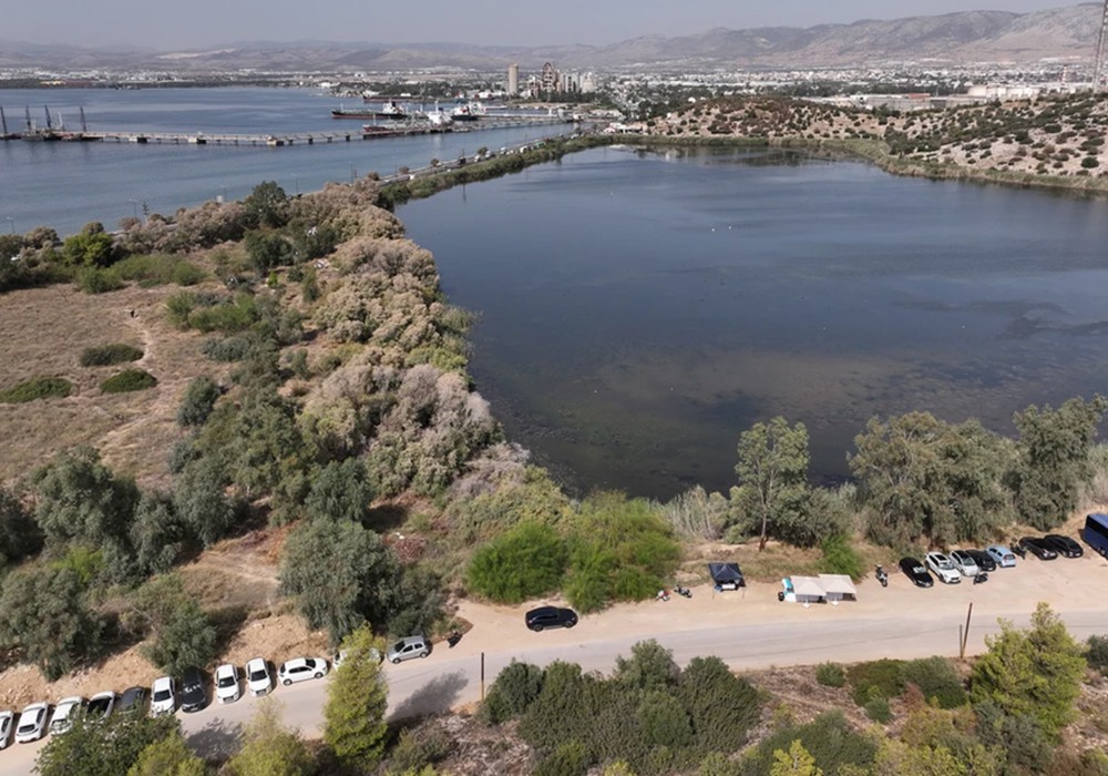 /media/mfnlthzg/limni-koumoudourou1.jpg?width=1000&height=700&center=0,5,0,5&mode=crop