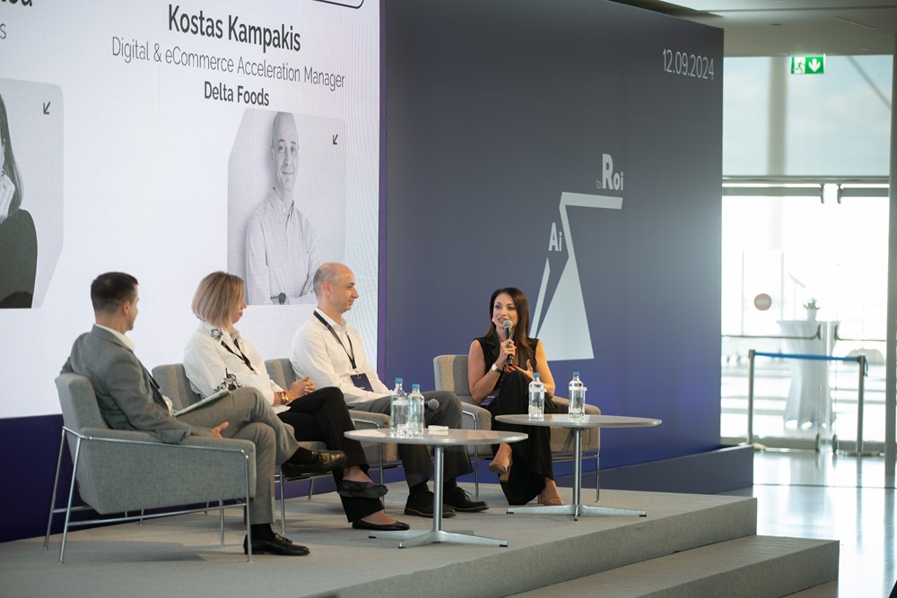 Από αριστερά: Ο Γιώργος Σαββόπουλος, Sr Data & AI Manager, Satori Analytics, η Χριστίνα Παρασκευοπούλου, Head of Commercial Operations, Vodafone, ο Κώστας Καμπάκης, Digital & eCommerce Acceleration Manager, Delta Foods και η Κωνσταντίνα Ψαρράκου, Director Smoke Free Products, Παπαστράτος