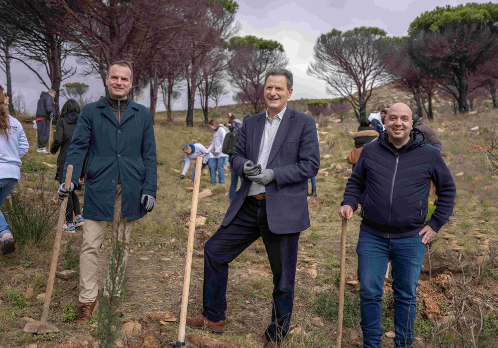 Ο Πρόεδρος και Διευθύνων Σύμβουλος της Παπαστράτος,κ. Γιώργος Μαργώνης,o Υπουργός Περιβάλλοντος και Ενέργειας,κ. Θόδωρος Σκυλακάκης,ο Γενικός Διευθυντής Επικοινωνίας και Βιωσιμότητας της Παπαστράτος,κ. Θέμης Χασιώτης