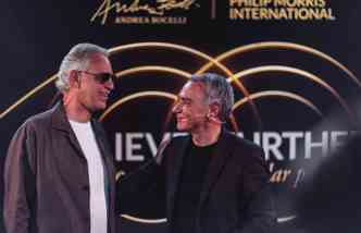 Ο Andrea Bocelli και ο Massimo Andolina, President Europe της Philip Morris International (2).jpg