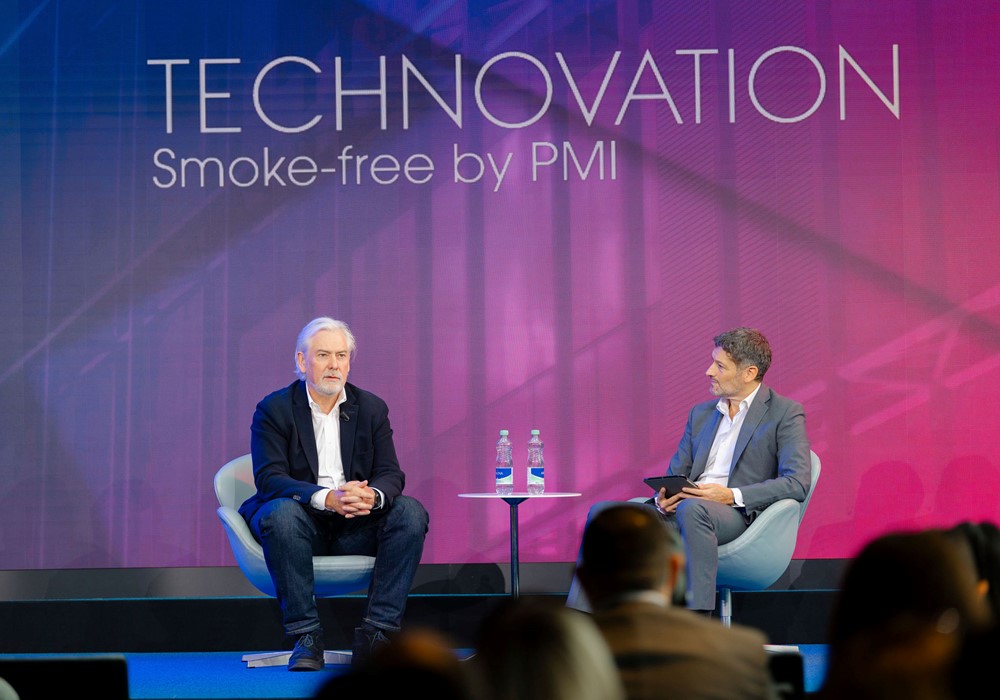 Από αριστερά: Ο CEO της Philip Morris International, Jacek Olczak με τον Vice President Global Communications, Philip Morris International, Tommaso Di Giovanni στη σκηνή του Technovation Forum.