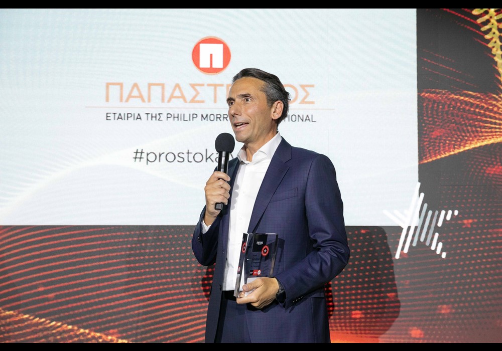 Ο Πρόεδρος και Διευθύνων Σύμβουλος της Παπαστράτος, Χρήστος Χαρπαντίδης, με το βραβείο Most Admired Companies Greece για το 2022